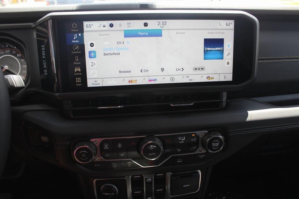 new 2025 Jeep Gladiator car, priced at $43,701