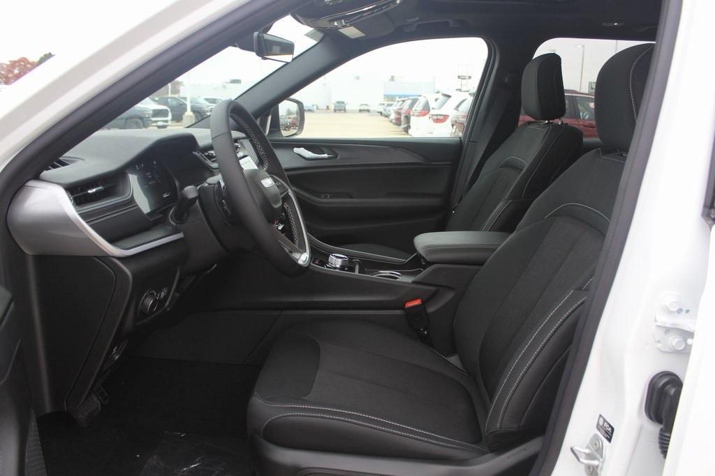 new 2025 Jeep Grand Cherokee car, priced at $41,789