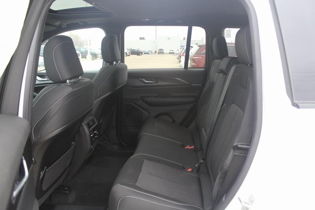 new 2025 Jeep Grand Cherokee car, priced at $41,789