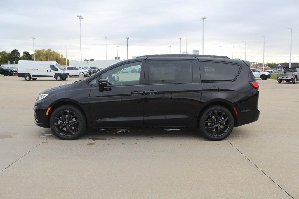 new 2026 Chrysler Pacifica car, priced at $54,191