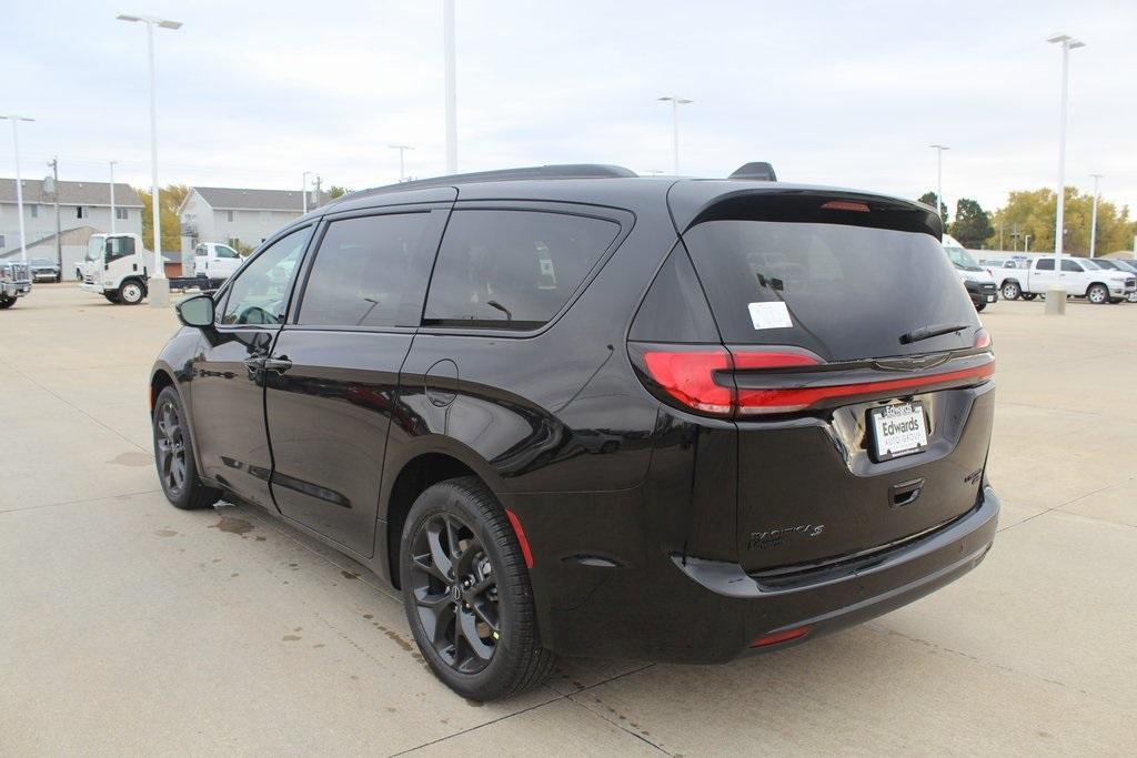 new 2026 Chrysler Pacifica car, priced at $54,191