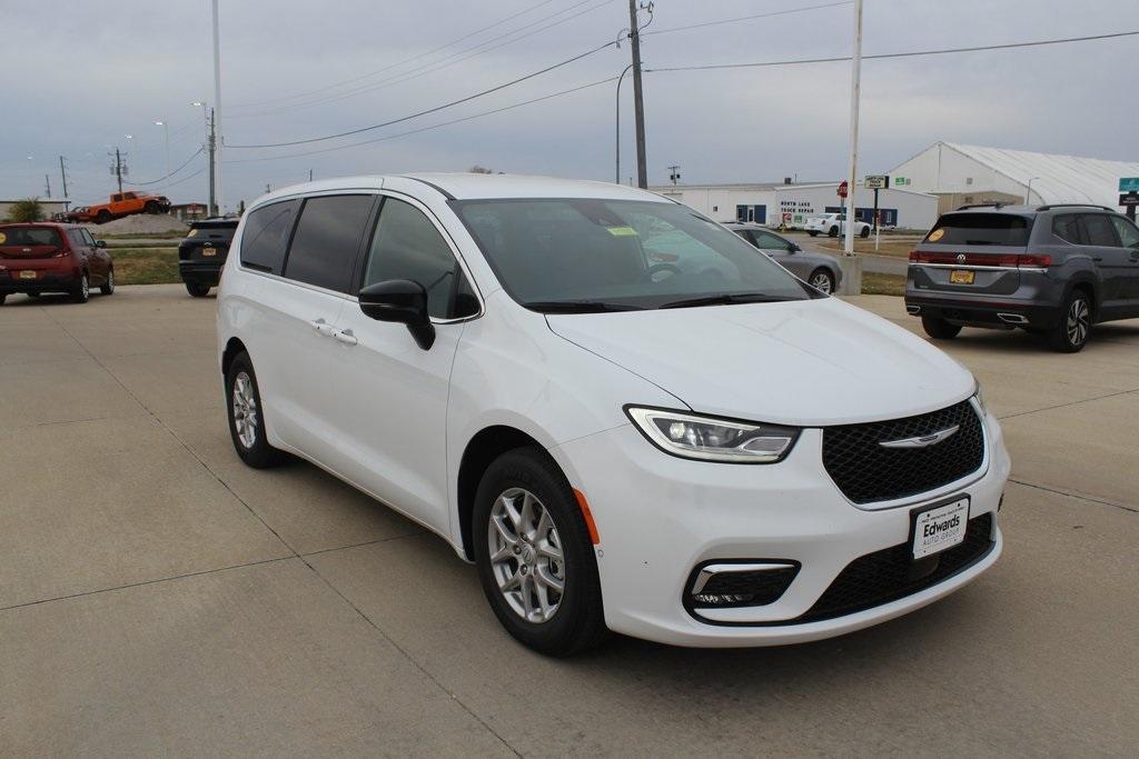 new 2026 Chrysler Pacifica car, priced at $42,567