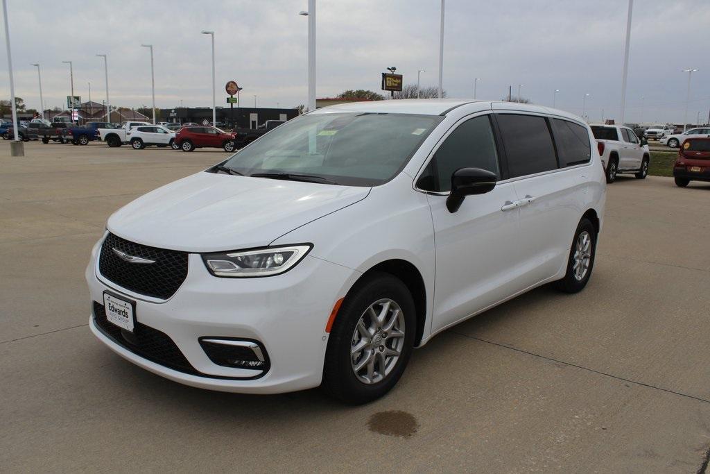 new 2026 Chrysler Pacifica car, priced at $42,567
