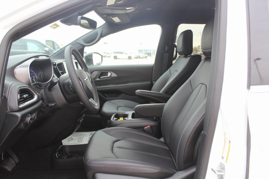 new 2026 Chrysler Pacifica car, priced at $42,567