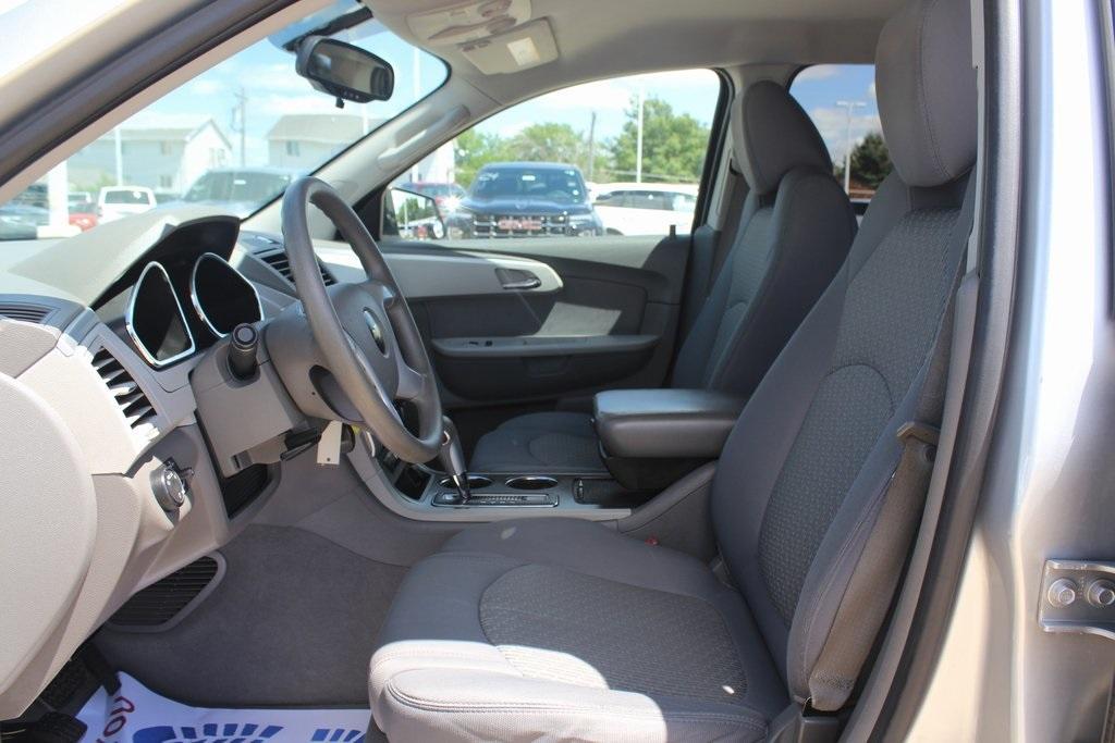 used 2010 Chevrolet Traverse car, priced at $7,250