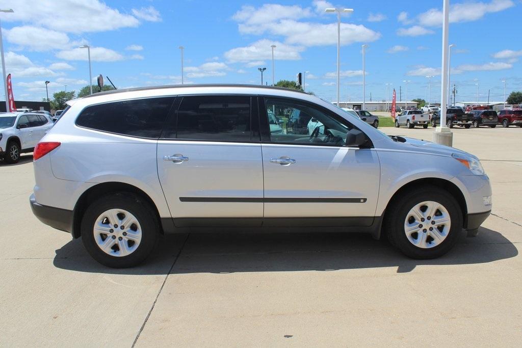 used 2010 Chevrolet Traverse car, priced at $7,250