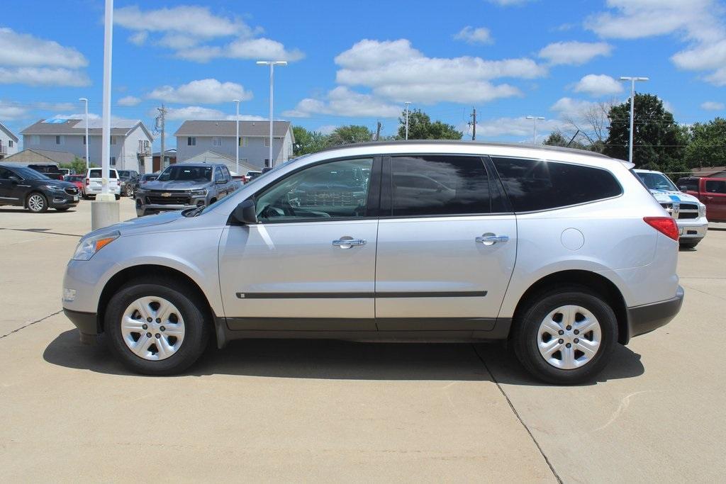 used 2010 Chevrolet Traverse car, priced at $7,250