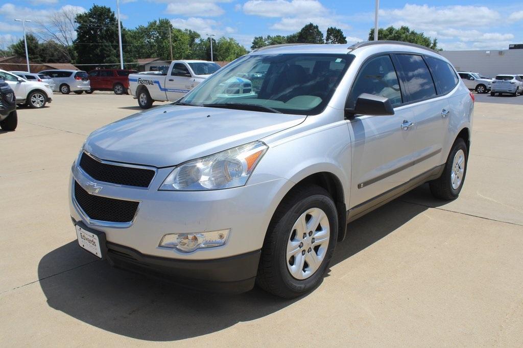 used 2010 Chevrolet Traverse car, priced at $7,250