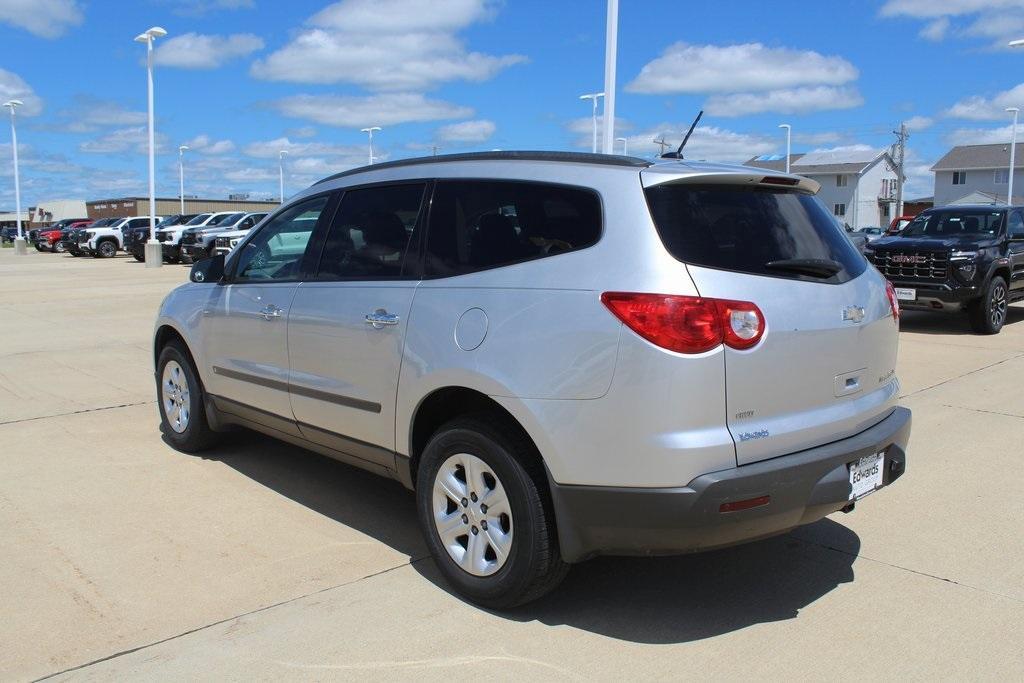 used 2010 Chevrolet Traverse car, priced at $7,250