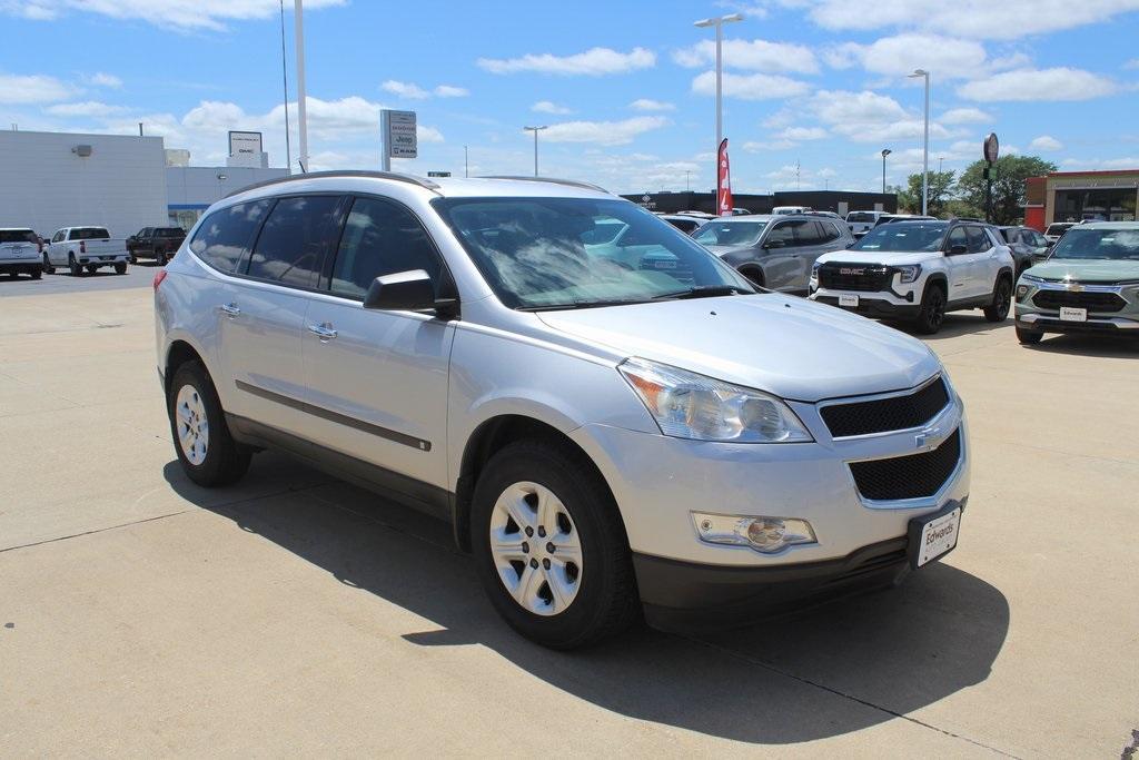 used 2010 Chevrolet Traverse car, priced at $7,250