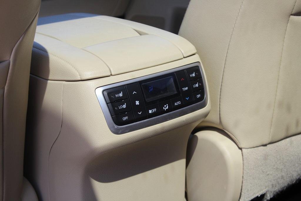 used 2019 Toyota Highlander car, priced at $27,444