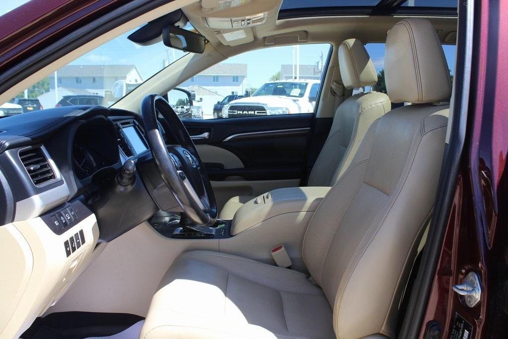 used 2019 Toyota Highlander car, priced at $27,444