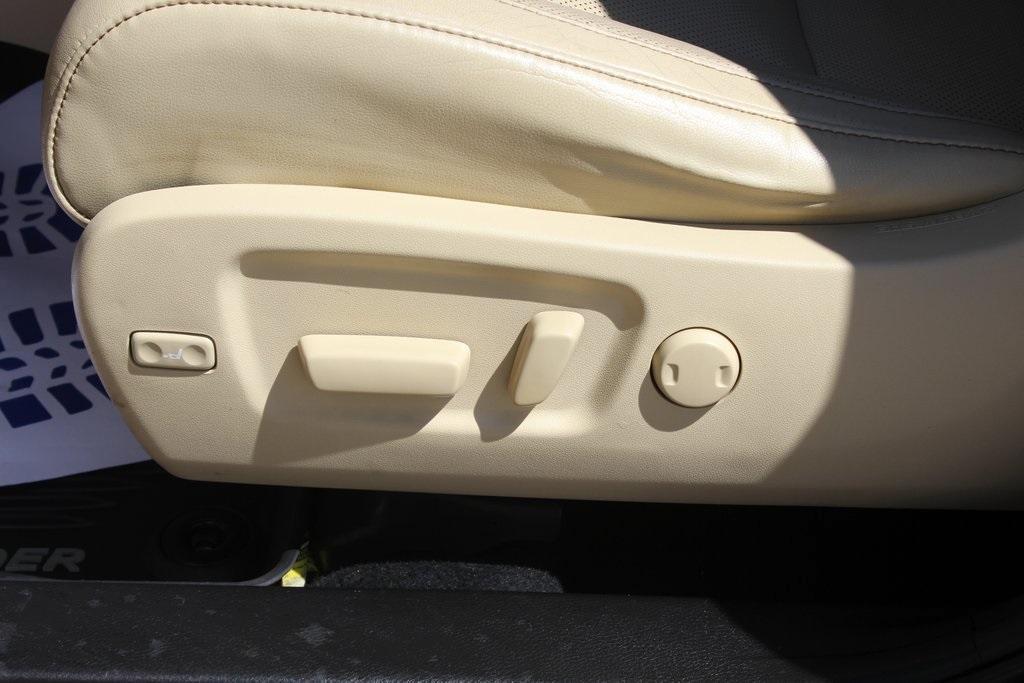 used 2019 Toyota Highlander car, priced at $27,444