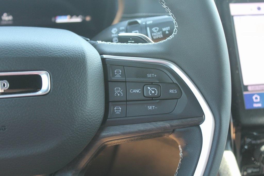 new 2025 Jeep Grand Cherokee car, priced at $47,970