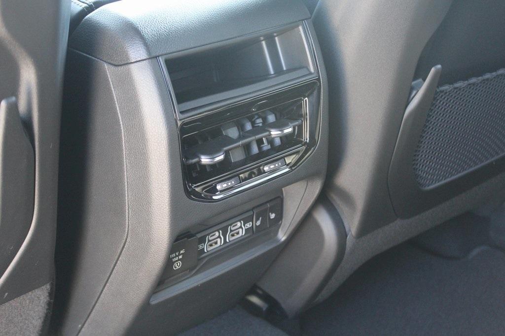 new 2025 Jeep Grand Cherokee car, priced at $47,970