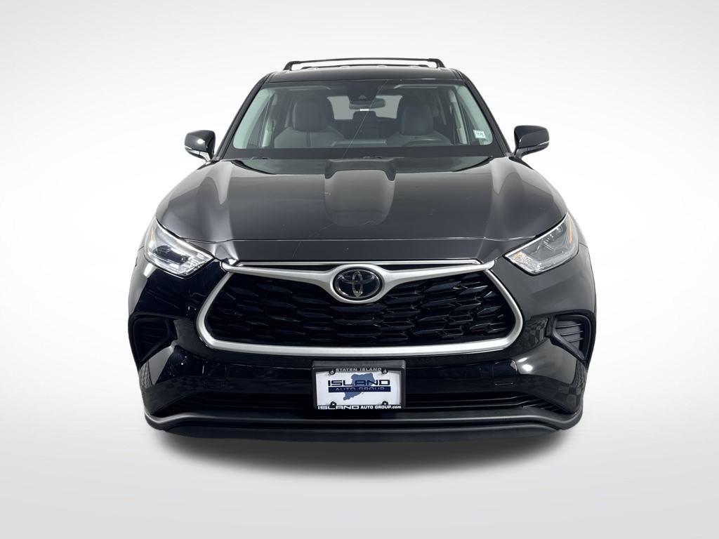 used 2022 Toyota Highlander car, priced at $29,950