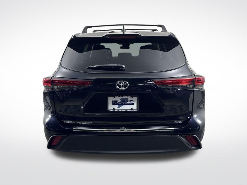 used 2022 Toyota Highlander car, priced at $29,950