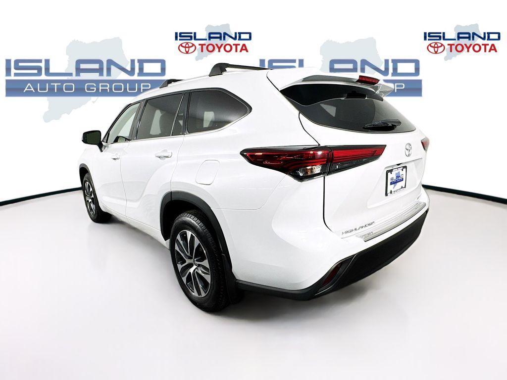 used 2022 Toyota Highlander car, priced at $41,450