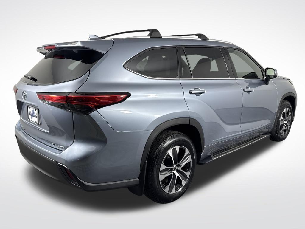 used 2022 Toyota Highlander car, priced at $36,850