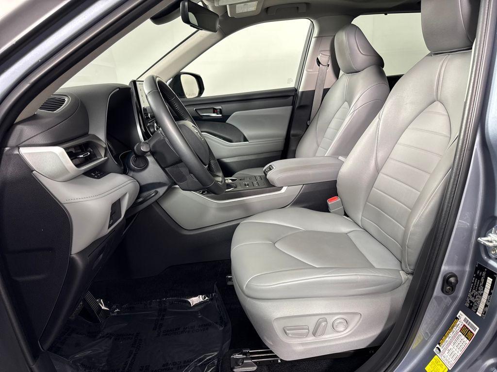 used 2022 Toyota Highlander car, priced at $36,850