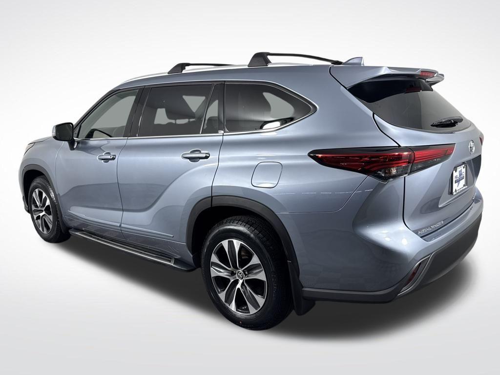 used 2022 Toyota Highlander car, priced at $36,850