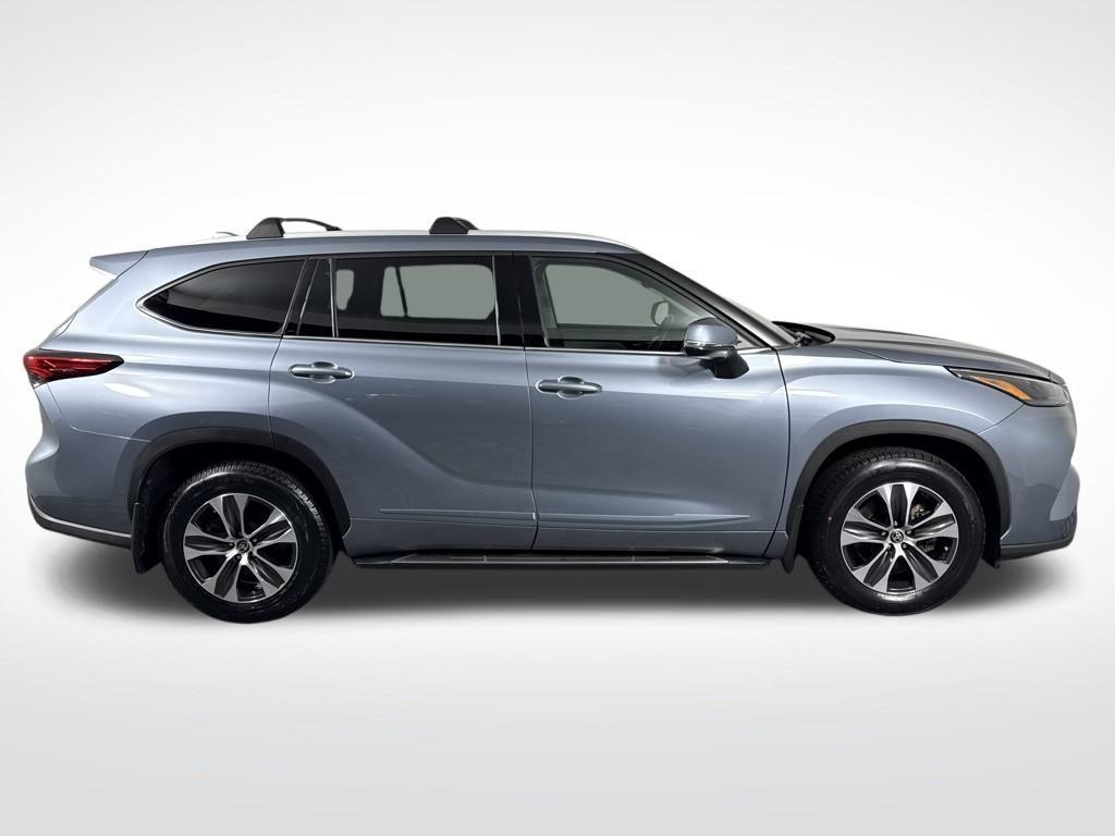 used 2022 Toyota Highlander car, priced at $36,850