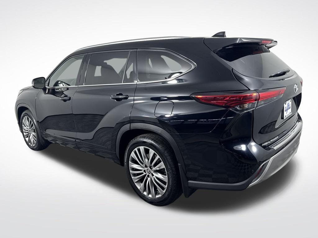 used 2021 Toyota Highlander car, priced at $40,950