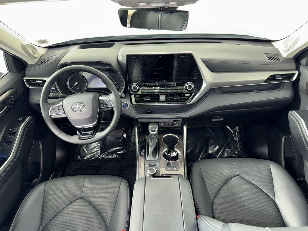 used 2021 Toyota Highlander car, priced at $40,950