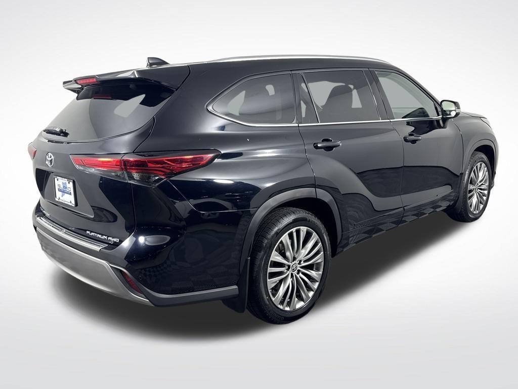 used 2021 Toyota Highlander car, priced at $40,950