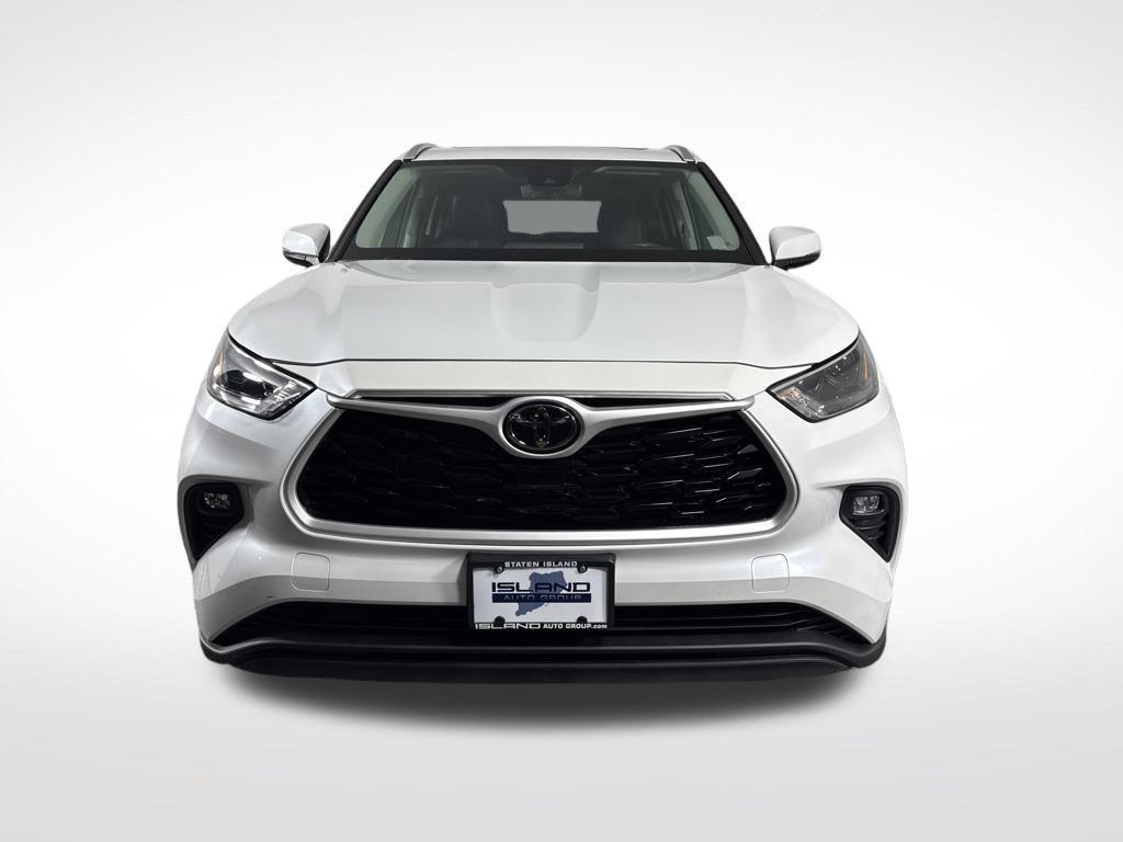 used 2022 Toyota Highlander car, priced at $36,950