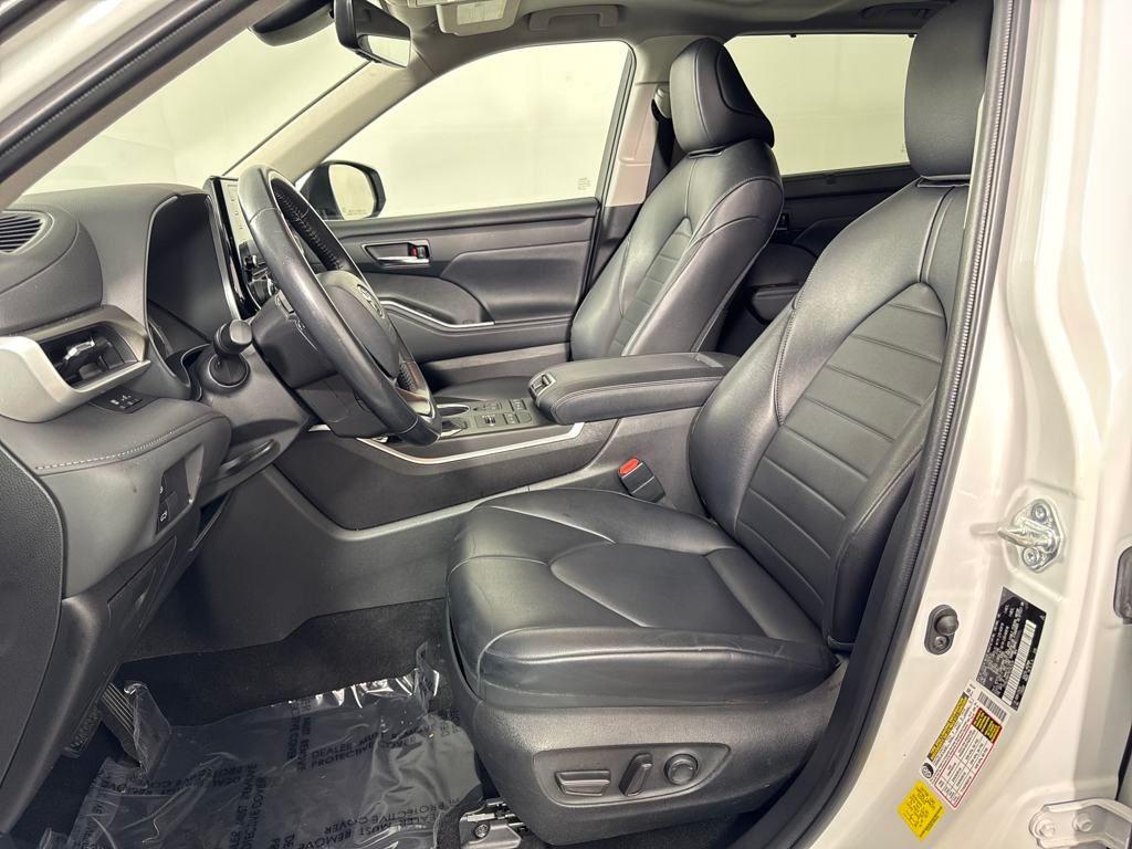 used 2022 Toyota Highlander car, priced at $36,950
