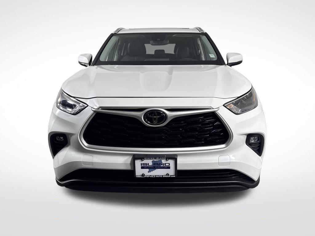 used 2022 Toyota Highlander car, priced at $36,950