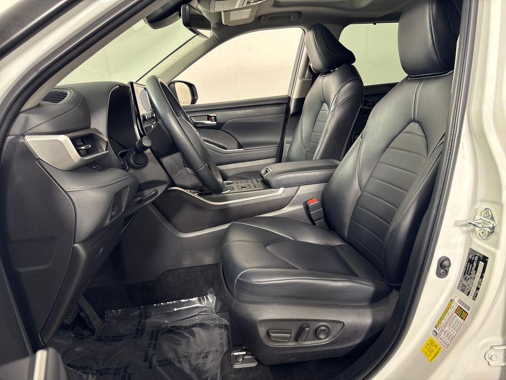 used 2022 Toyota Highlander car, priced at $36,950