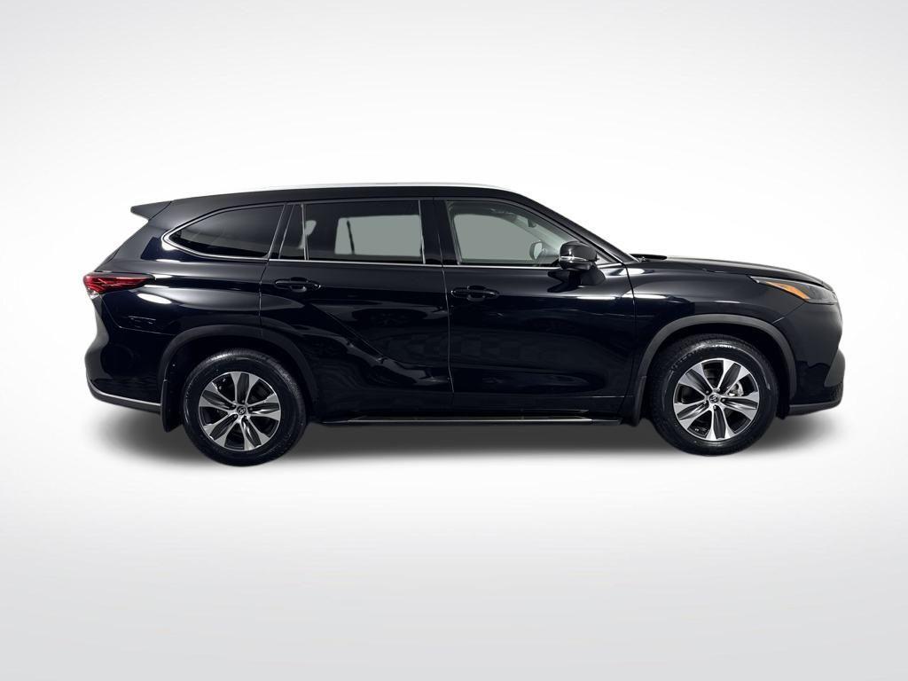 used 2022 Toyota Highlander car, priced at $37,750