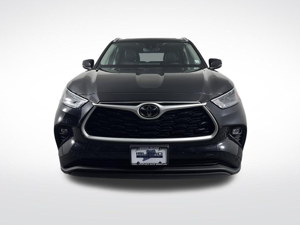 used 2022 Toyota Highlander car, priced at $37,750