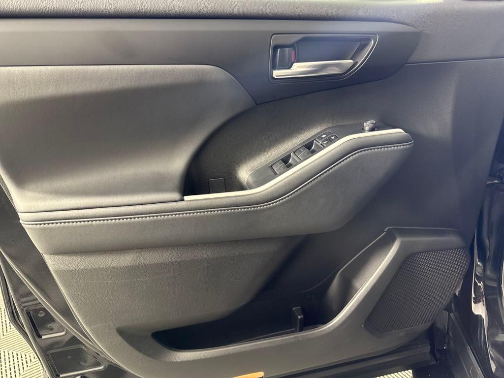 used 2022 Toyota Highlander car, priced at $37,750