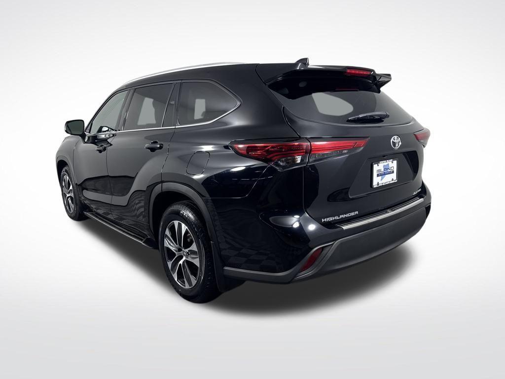 used 2022 Toyota Highlander car, priced at $37,750