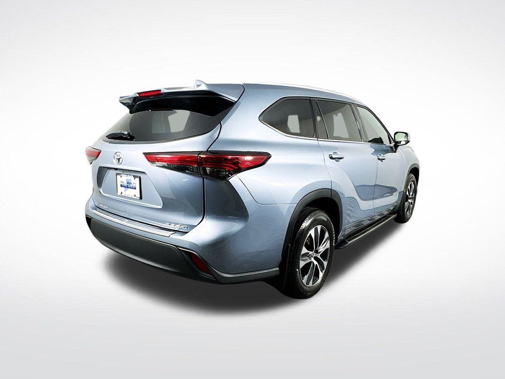 used 2022 Toyota Highlander car, priced at $38,450