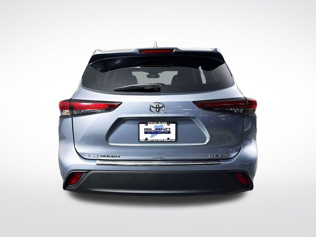 used 2022 Toyota Highlander car, priced at $38,450