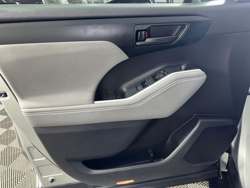 used 2022 Toyota Highlander car, priced at $33,950