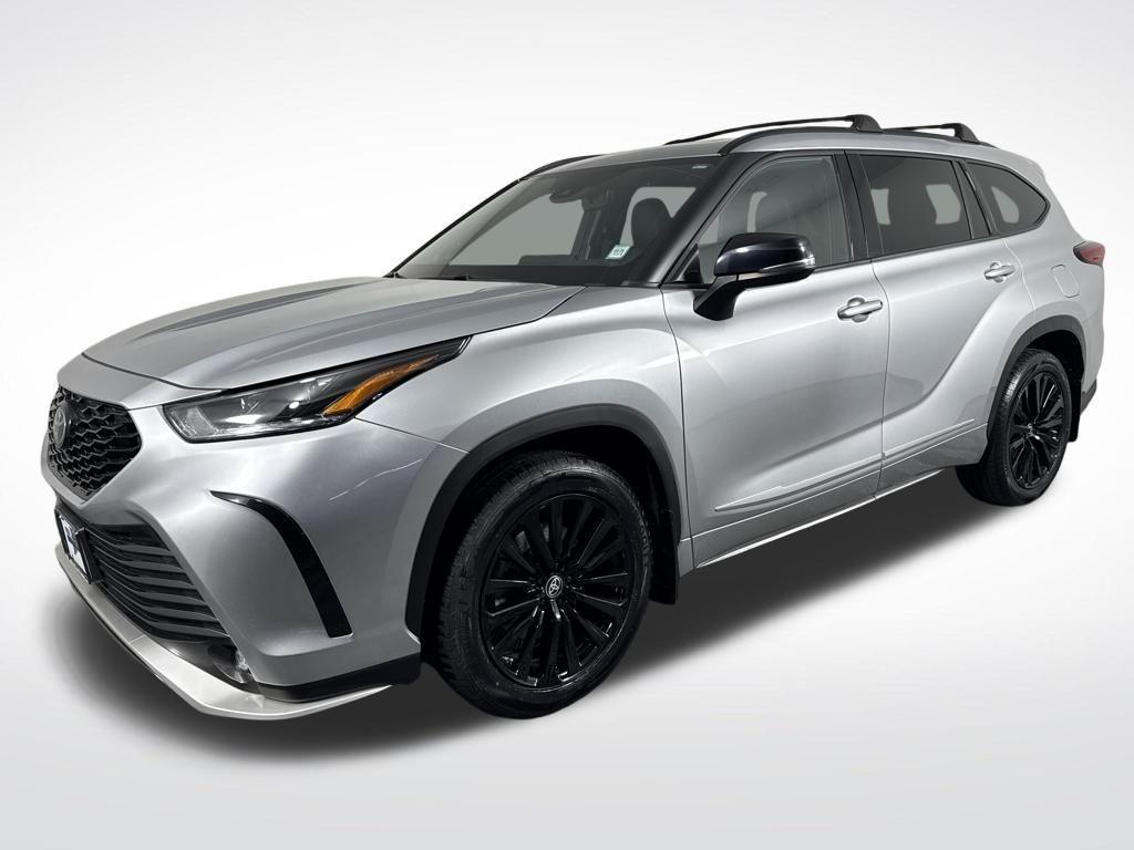 used 2023 Toyota Highlander car, priced at $40,950