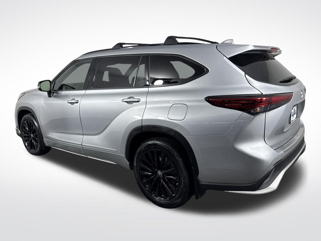 used 2023 Toyota Highlander car, priced at $40,950