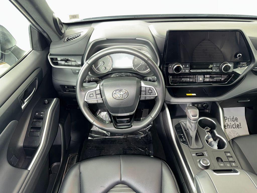 used 2023 Toyota Highlander car, priced at $40,950