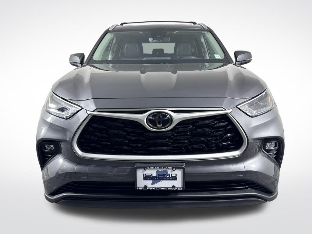 used 2022 Toyota Highlander car, priced at $34,950