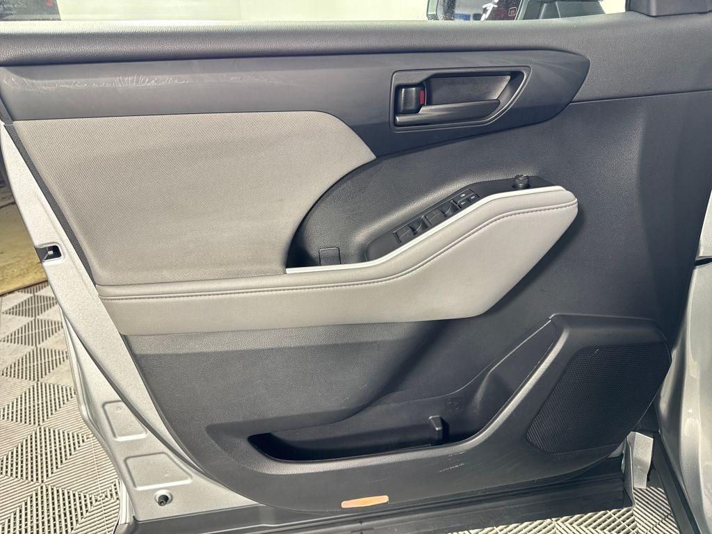 used 2022 Toyota Highlander car, priced at $30,590