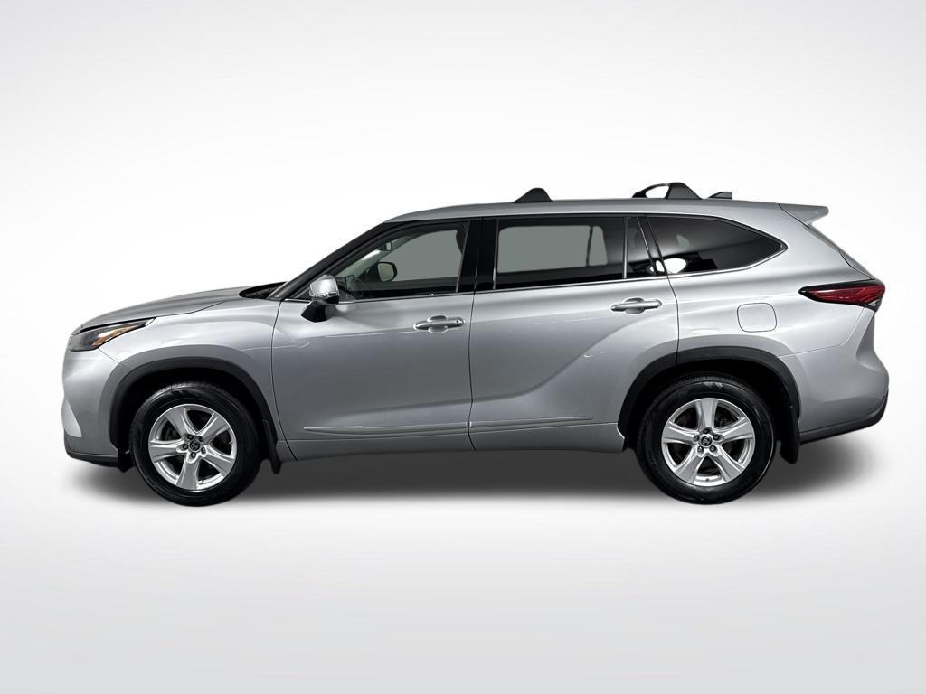 used 2022 Toyota Highlander car, priced at $30,590