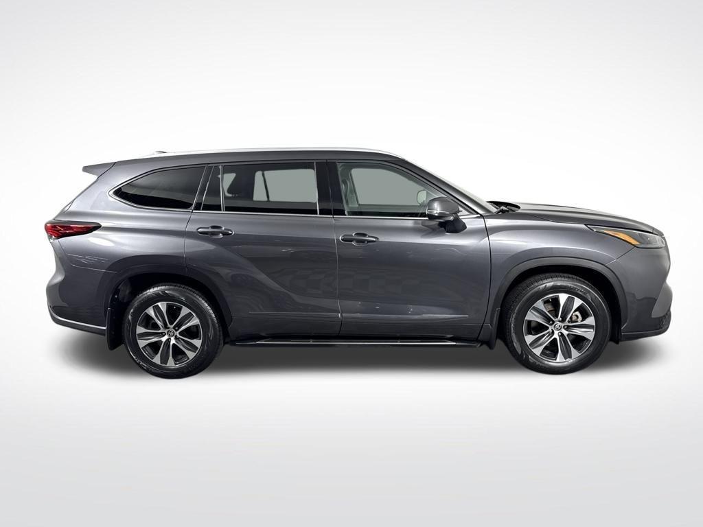 used 2022 Toyota Highlander car, priced at $36,490