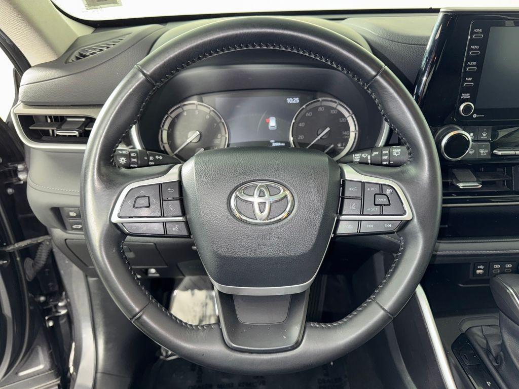 used 2022 Toyota Highlander car, priced at $36,490