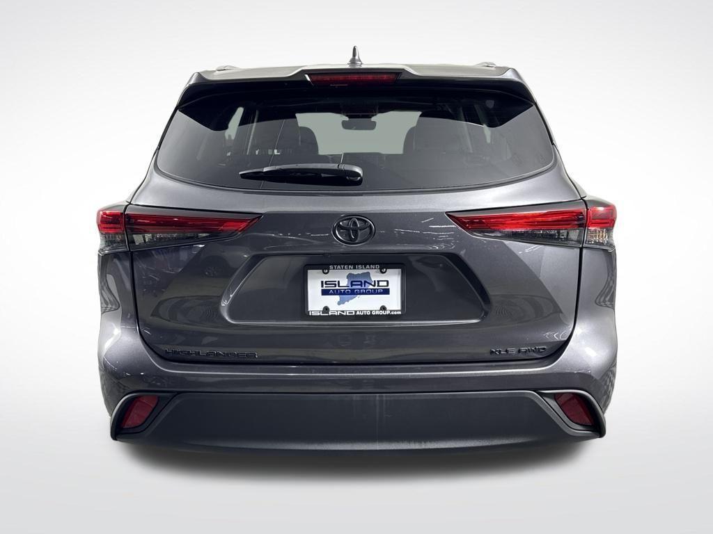 used 2022 Toyota Highlander car, priced at $36,490