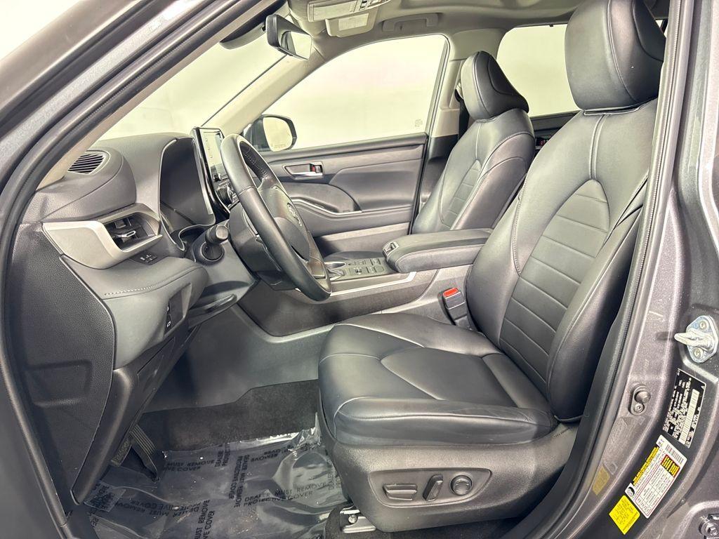 used 2022 Toyota Highlander car, priced at $36,490